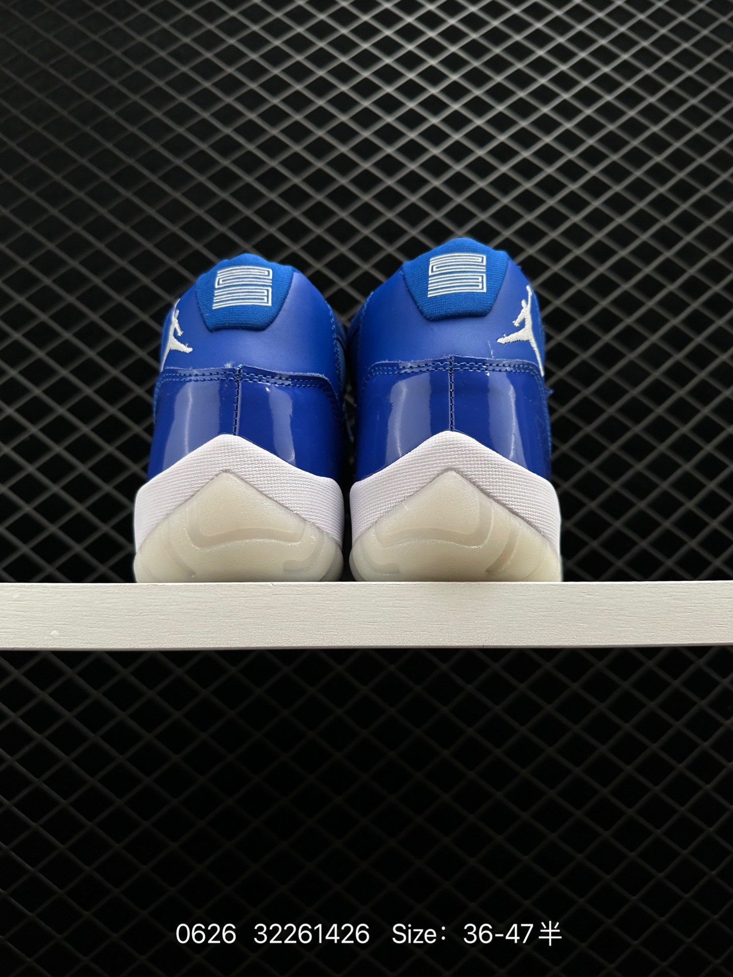 Nike Air Jordan 11 Retro Low LE